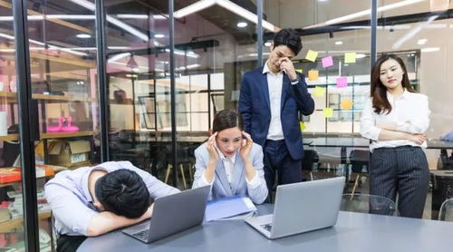 朋友圈曬加班被辭退？解析雇主“炒人”行為的法律邊界